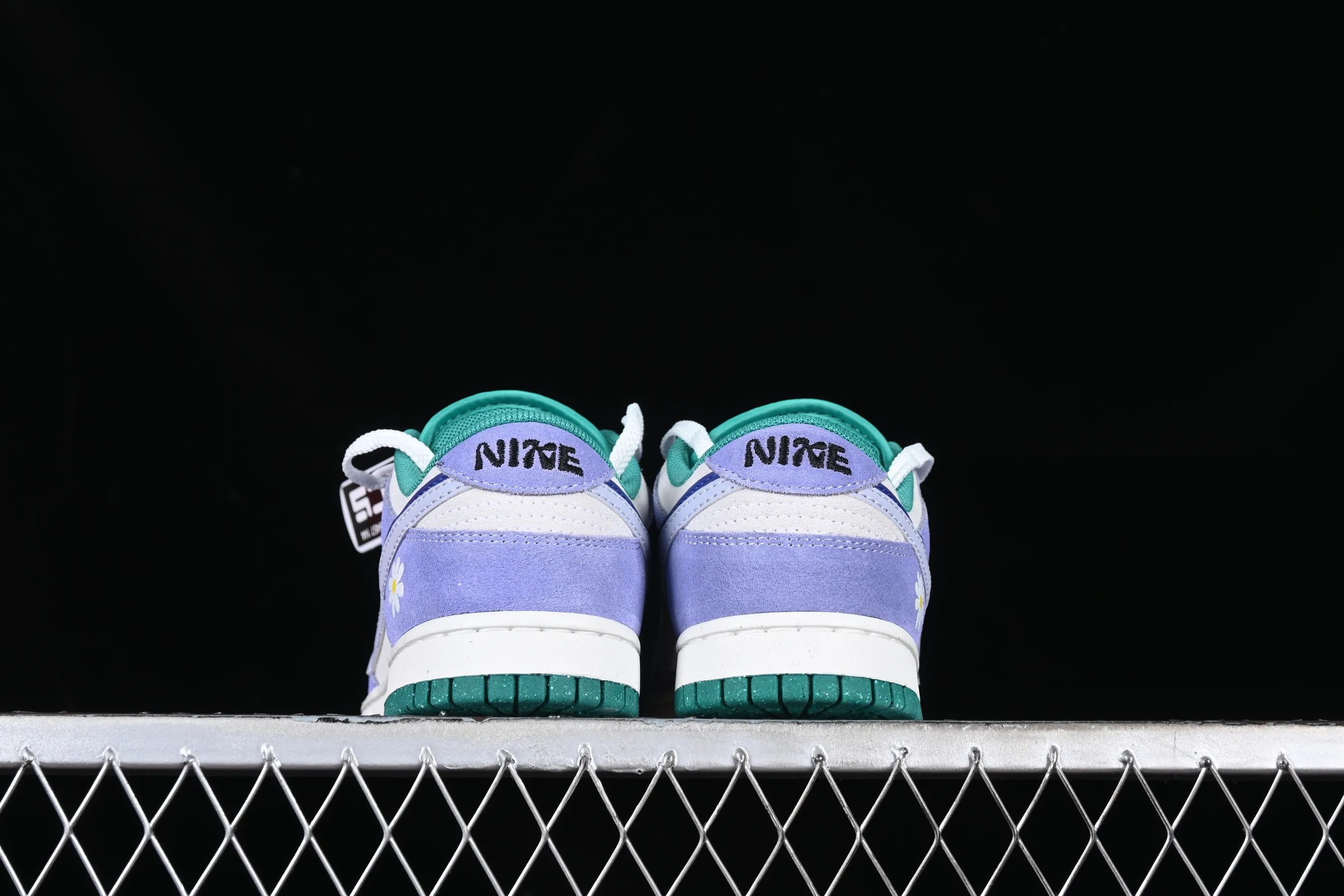 All categories Nk SB Dunk Series Nk SB Dunk Low low-top sneakers Nk SB Dunk Low "85" blue and white flowers double hook straps SB low-top sports and leisure sneakers DO9457-144